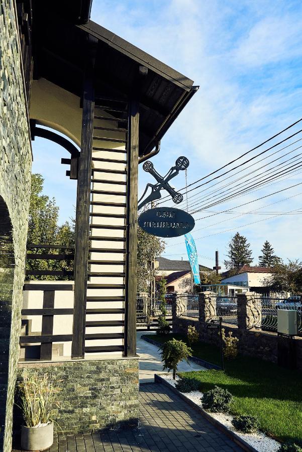 Boutique Hotel Casa Medievala Curtea de Argeş Exterior foto